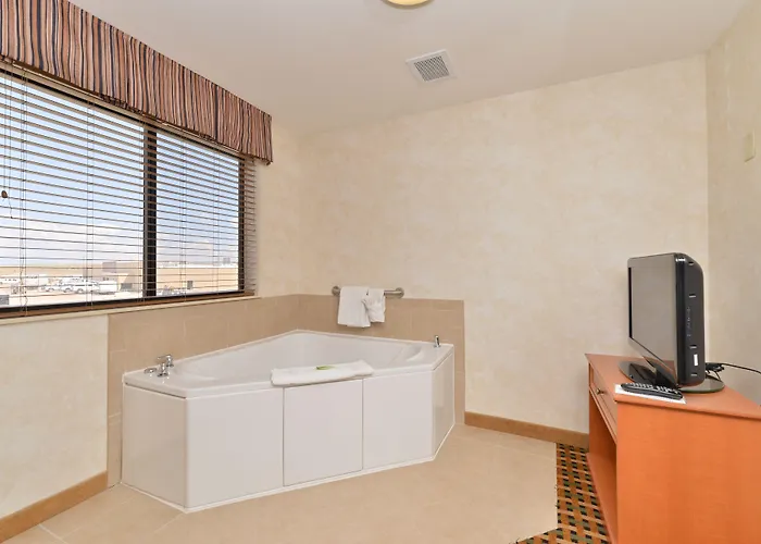 Express By Ihg Hotel