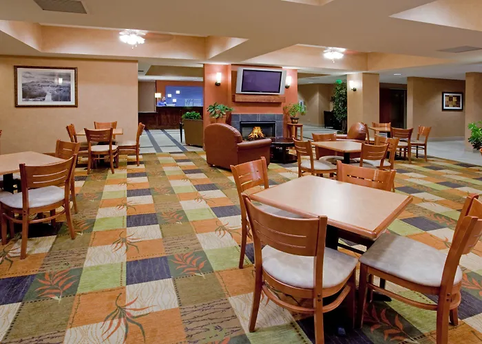 Hotel Express By Ihg Rawlins