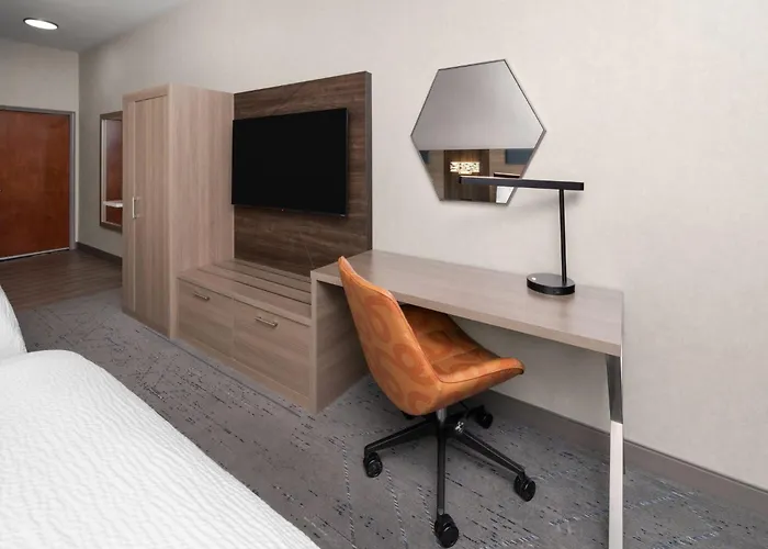 Express By Ihg Hotel 3*